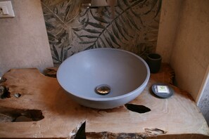 Dusche, Haartrockner, Bidet, Handtücher