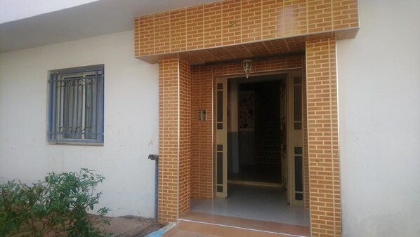 Entrée de l’hébergement