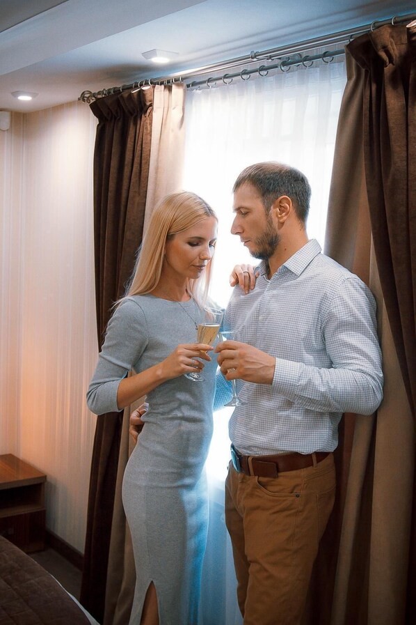 Meja kerja, setrika/meja setrika, dan Wi-Fi gratis