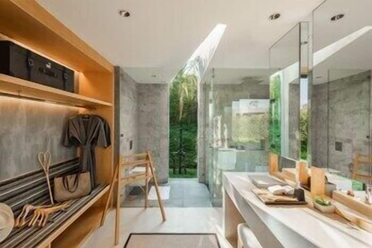 Kamar mandi | Bathtub dan shower terpisah dan pancuran hujan