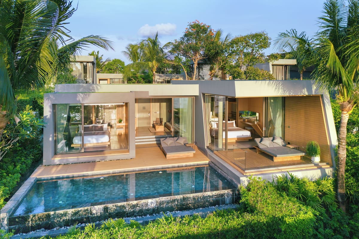 Double Grand Pool Villa | Blick auf den Garten