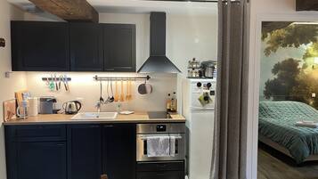 2 slaapkamers, een strijkplank/strijkijzer, gratis wifi, beddengoed