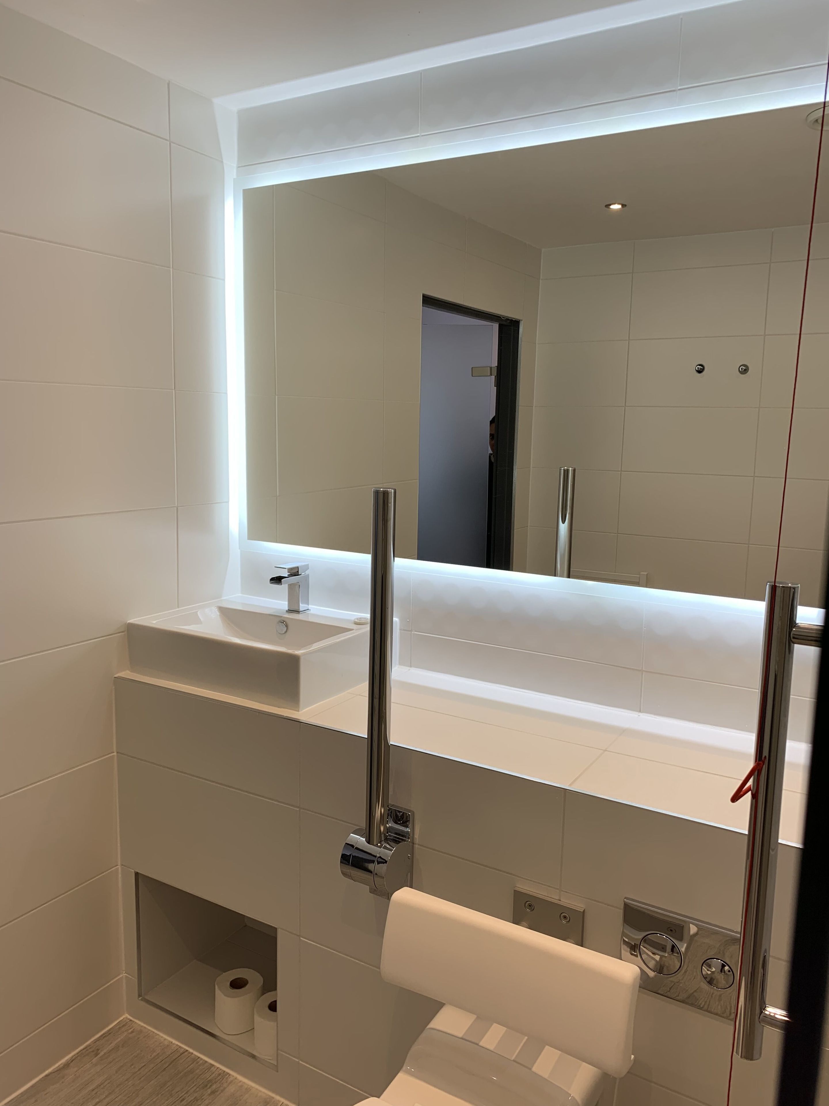 deluxe twin room | bathroom sink