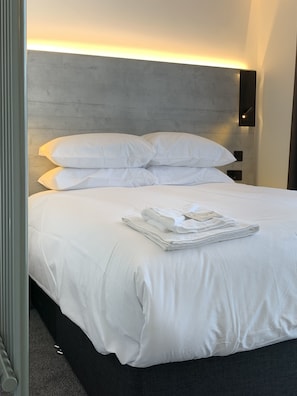 Chambre Deluxe | Coffre-fort, bureau, système d’insonorisation, fer et planche à repasser