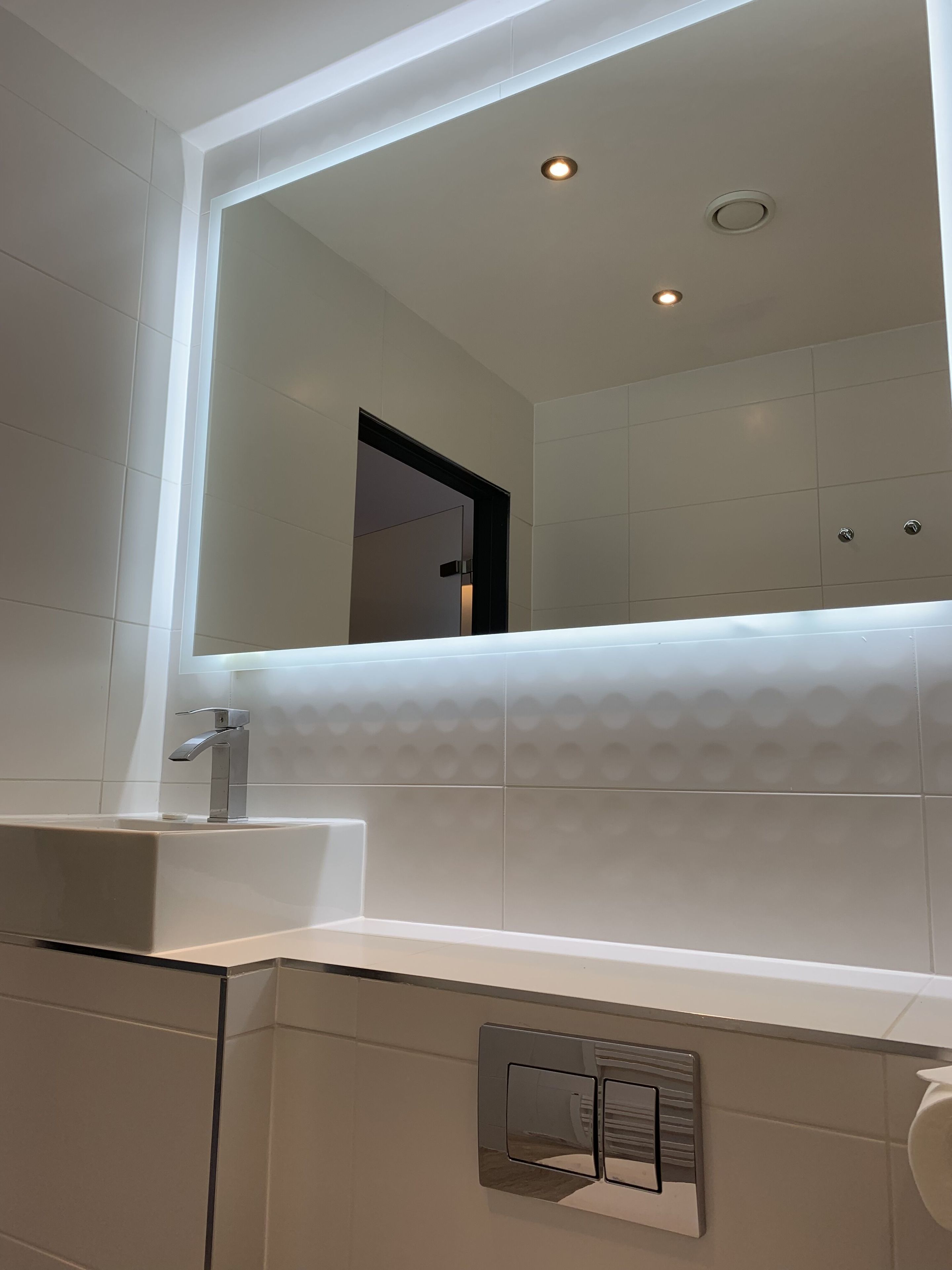 deluxe king room | bathroom sink