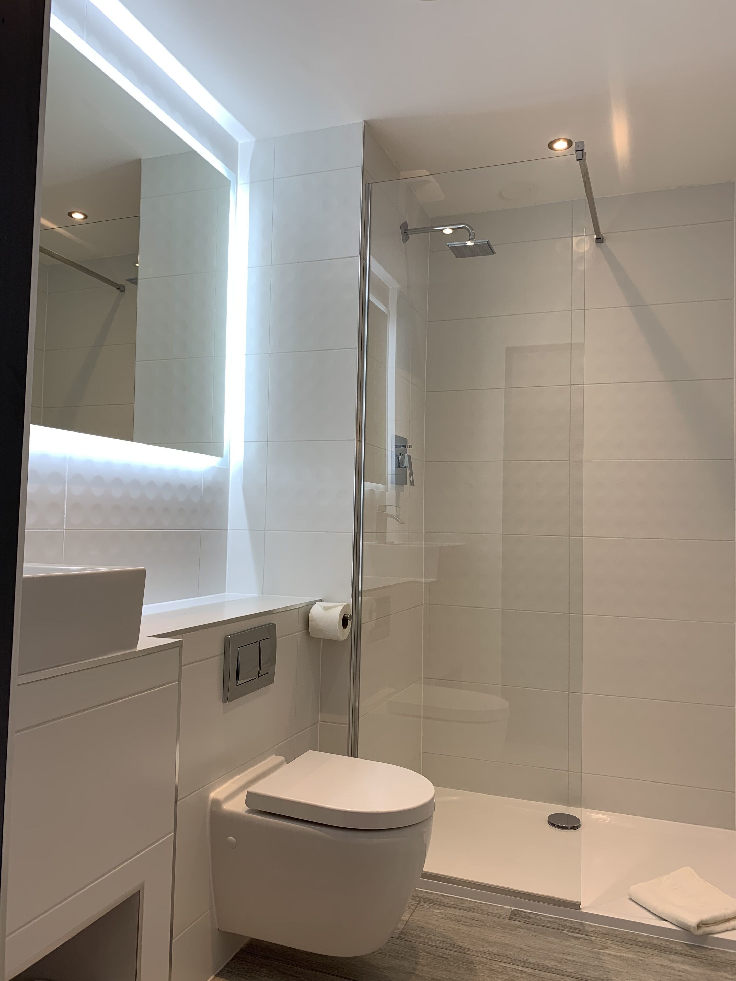 shower, rainfall showerhead, free toiletries, hair dryer