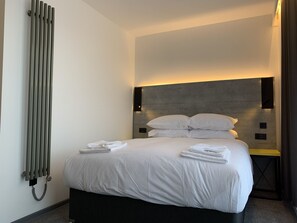 华丽客房 | 客房内保险箱、办公桌、隔音、熨斗/熨衣板