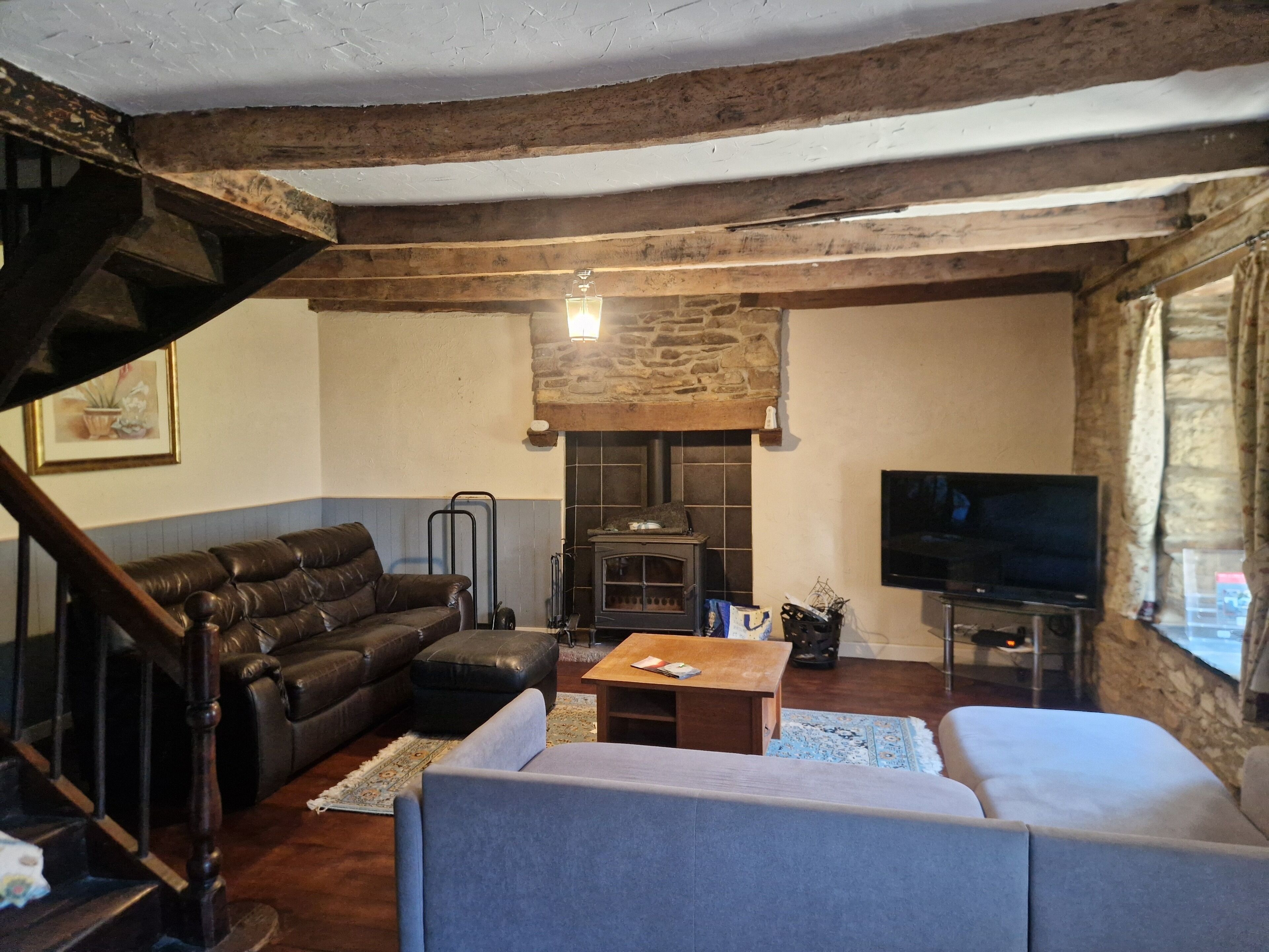 Fernseher, Kamin, DVD-Player, Tischfußball