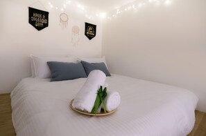 2 عدّة غرف نوم ومكواة/لوح كي وواي فاي وملاءات أسرّة