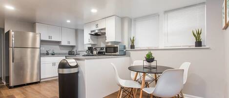 Apartment (3 Bedrooms) | Private kitchen | Microwave, stovetop, dishwasher