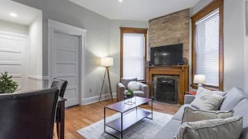 Apartment (2 Bedrooms) | Living room | TV