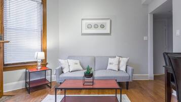 Apartment (2 Bedrooms) | Living room | TV