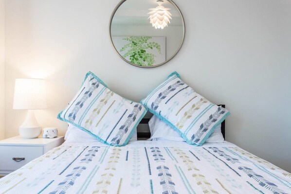 Apartment (1 Bedroom) | 1 bedroom, iron/ironing board, free WiFi - Juniper Mist - Modern 1 Bdr in Downtown (Chicago)