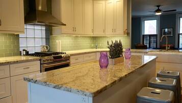 Microwave, stovetop, dishwasher, coffee/tea maker