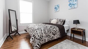 2 bedrooms, iron/ironing board, WiFi (free) - Safe and Simple in Avondale (Chicago)