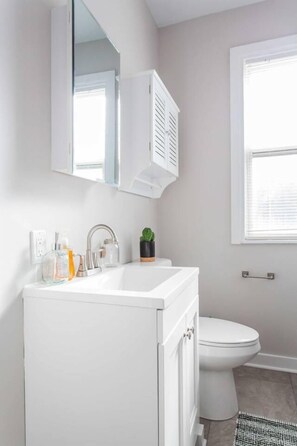 Bathroom - Safe and Simple in Avondale (Chicago)