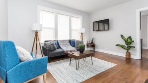 TV, Netflix, streaming services - Safe and Simple in Avondale (Chicago)