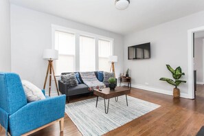 TV, Netflix, streaming services - Safe and Simple in Avondale (Chicago)