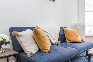 Apartment (3 Bedrooms) | Living room | TV - Live Like a Local - Downtown 3 BDR Gem (Chicago)