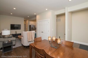 Dining - 2 Level Home near Wrigley (Chicago)