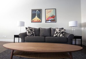 Apartment (4 Bedrooms) | Living room | TV - 2 Level Home near Wrigley (Chicago)