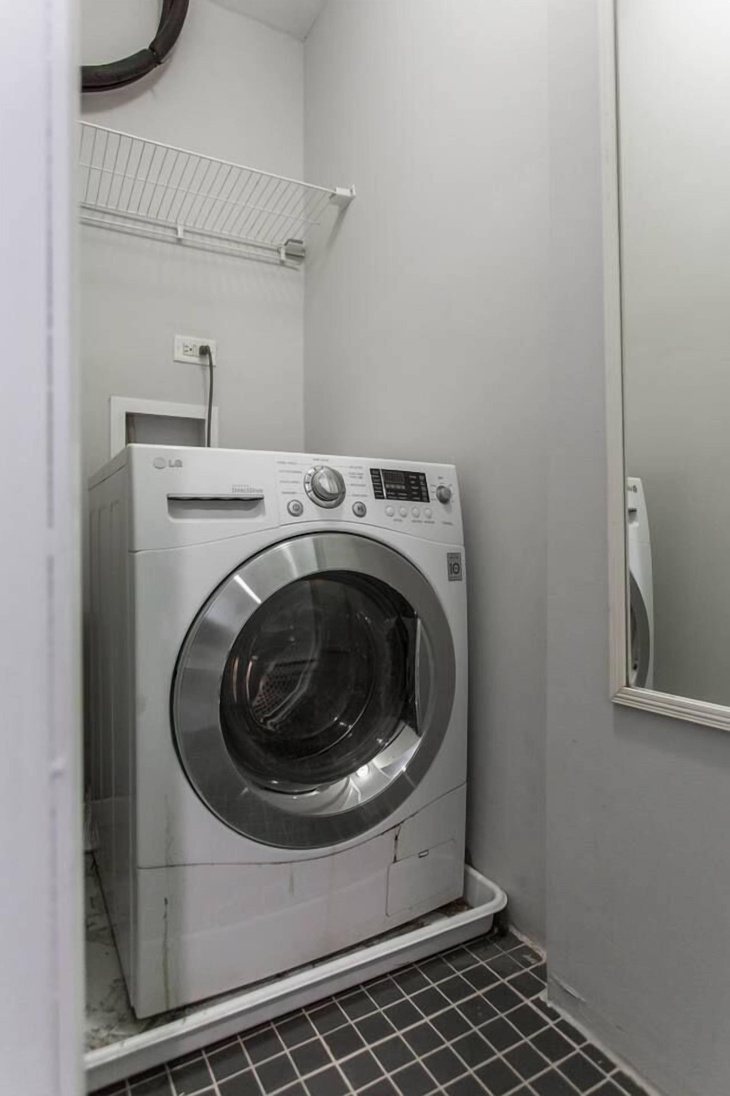 Apartment (2 Bedrooms) | Laundry