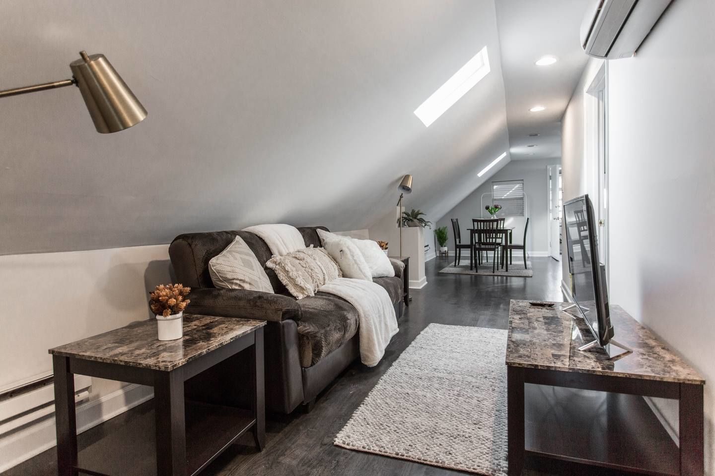 Apartment (2 Bedrooms) | Living room | TV