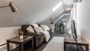 Apartment (2 Bedrooms) | Living room | TV