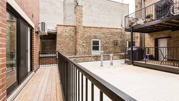 Apartment (2 Bedrooms) | Balcony