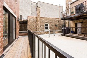 Apartment (2 Bedrooms) | Balcony - Comfy Executives Studio (Chicago)