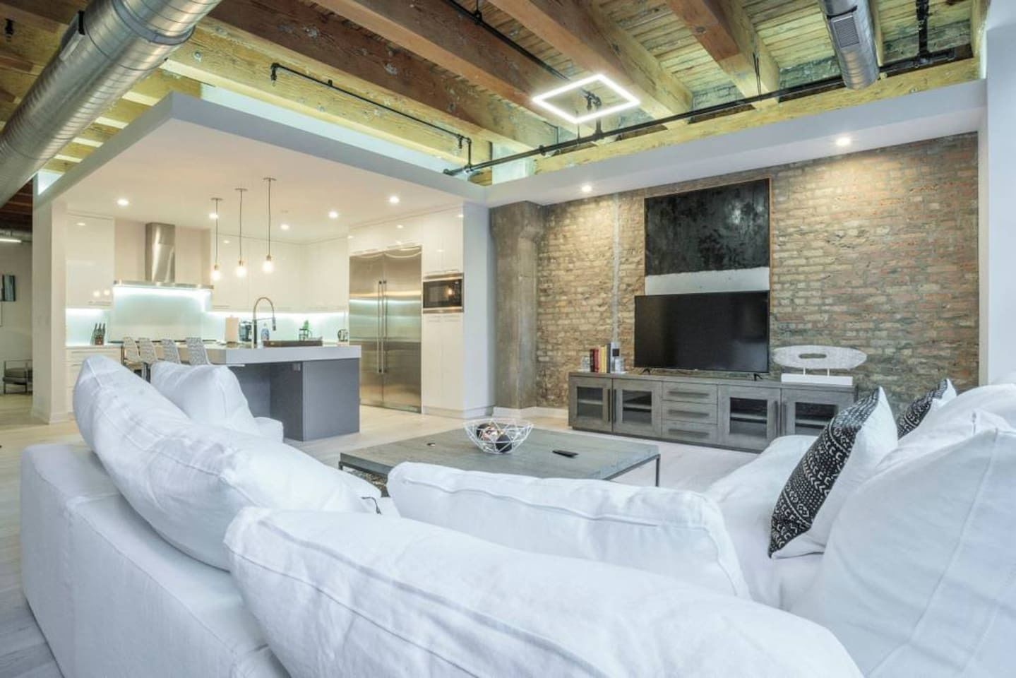 Apartment (6 Bedrooms) | Living room | TV, foosball