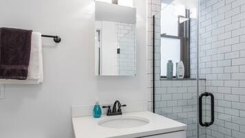 Apartment (2 Bedrooms) | Bathroom | Hair dryer, towels