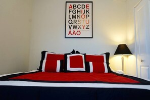 Apartment (3 Bedrooms) | 3 bedrooms, iron/ironing board, free WiFi - A One-way Ticket to Comforttown (Chicago)