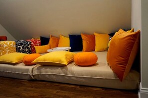 Apartment (3 Bedrooms) | 3 bedrooms, iron/ironing board, free WiFi - A One-way Ticket to Comforttown (Chicago)