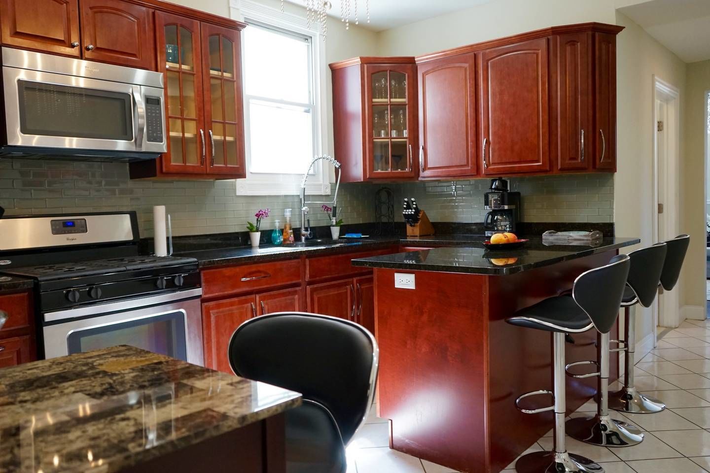 Apartment (3 Bedrooms) | Private kitchen | Microwave, stovetop, cookware/dishes/utensils