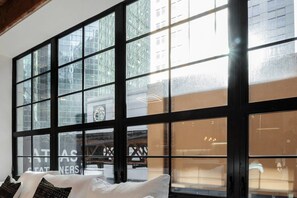 View from property - Spacious & Private 3 BDR Luxury Condo in Downtown (Chicago)