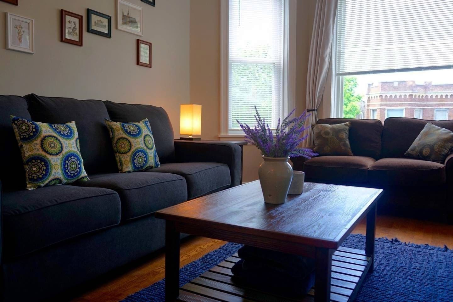 Apartment (3 Bedrooms) | Living area | TV