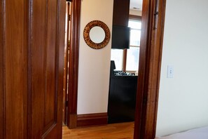 Apartment (2 Bedrooms) | 2 bedrooms, iron/ironing board, free WiFi - Light-filled Chicago Charmer in Wicker Park (Chicago)