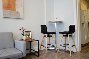 Apartment (4 Bedrooms) | Living room | TV, books - A Duplex for Your Grouplex (Chicago)