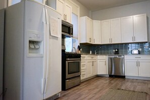 Apartment (4 Bedrooms) | Private kitchen | Microwave, stovetop, dishwasher, cookware/dishes/utensils - A Duplex for Your Grouplex (Chicago)