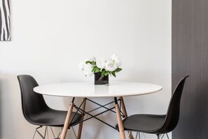 Apartment (1 Bedroom) | 1 bedroom, iron/ironing board, free WiFi - Black Walnut - Modern 1 BDR in Downtown (Chicago)