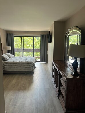 3 Schlafzimmer, Schreibtisch, Bügeleisen/Bügelbrett, Reisekinderbett