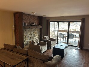 Smart TV, fireplace, DVD player, table football