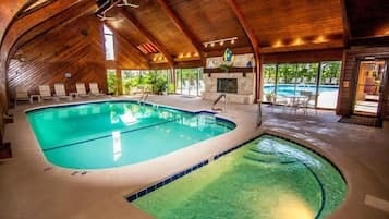 Innendørsbasseng og utendørsbasseng