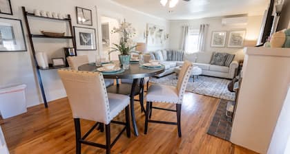 Stylish Duplex DT Apt - Walk, Bike, Visit, Enjoy!!