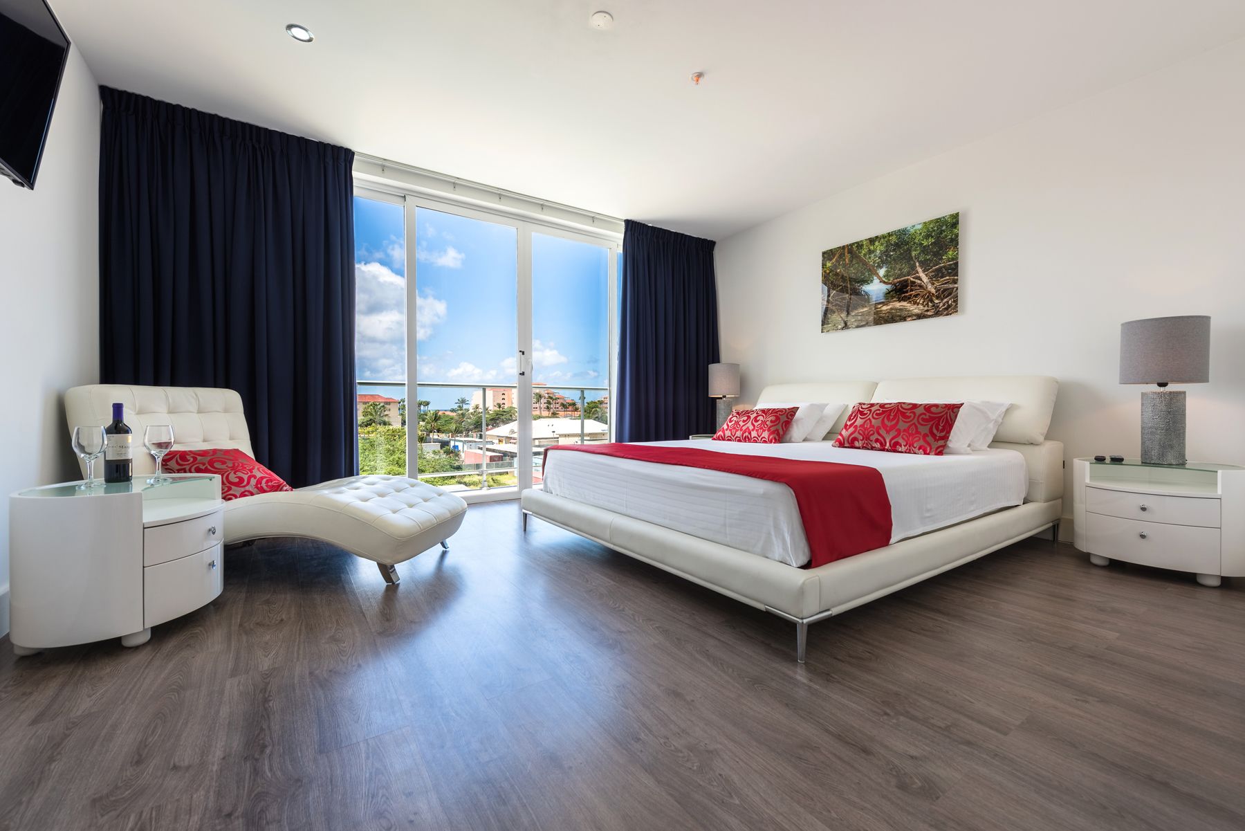 Luxury Apartment, Multiple Beds | 3 bedrooms, individually decorated, individually furnished