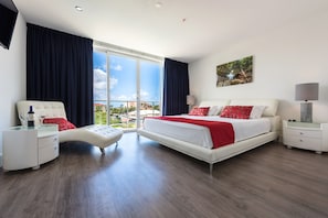 Luxury Apartment, Multiple Beds | 3 bedrooms, individually decorated, individually furnished