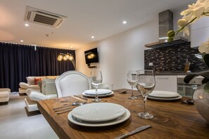 Luxury Apartment, Multiple Beds | In-room dining - Las Islas Aruba (Noord)
