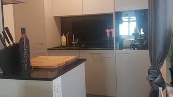 Kühlschrank, Ofen, Herdplatte, Geschirrspüler