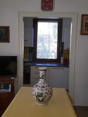 Full-sized fridge, microwave, stovetop, electric kettle - 3B Rooms Mestre (Mestre)